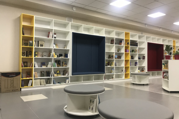 Книжкова шафа